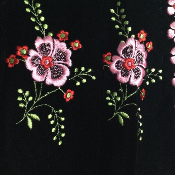 VTG Black Velvet Skirt with Floral Embroidery; "S", Chic, Bohemian, Avant Garde - Picture 2 of 3